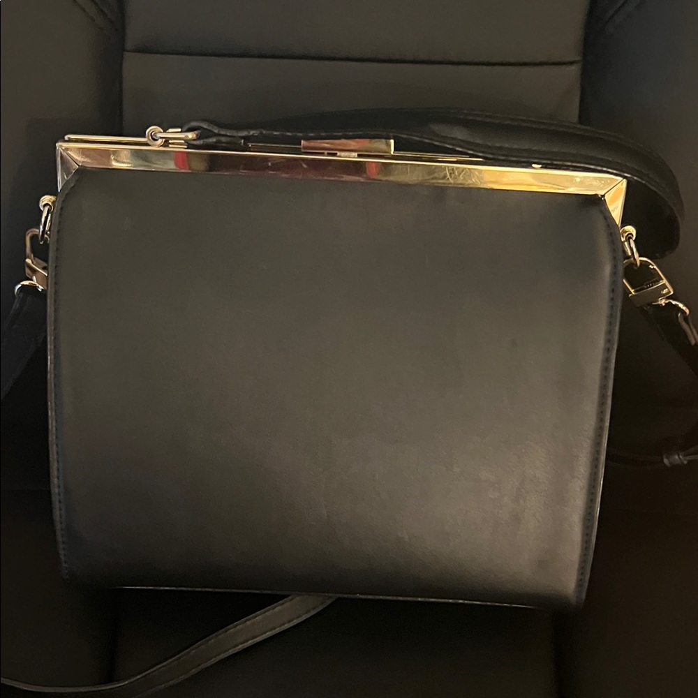 ( 0451) Gianni Bini Black and Leopard Crossbody Bag - Picture 10 of 16